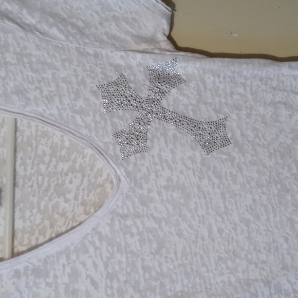 ⭐Fitted Tee⭐️ - Picture 2 of 5